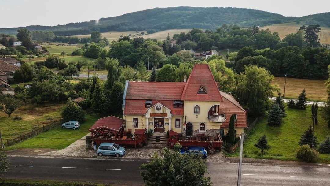 Cserhatvoelgy Panzio Alsotold Zewnętrze zdjęcie